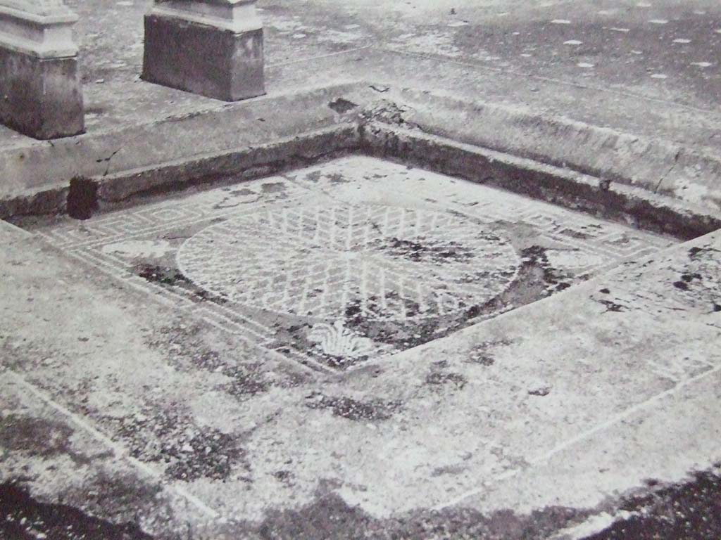 VI.14.39 Pompeii. Casa Lucrum Gaudium or Officina di tornitore. Impluvium.  
Old undated photograph courtesy of the Society of Antiquaries, Fox Collection.