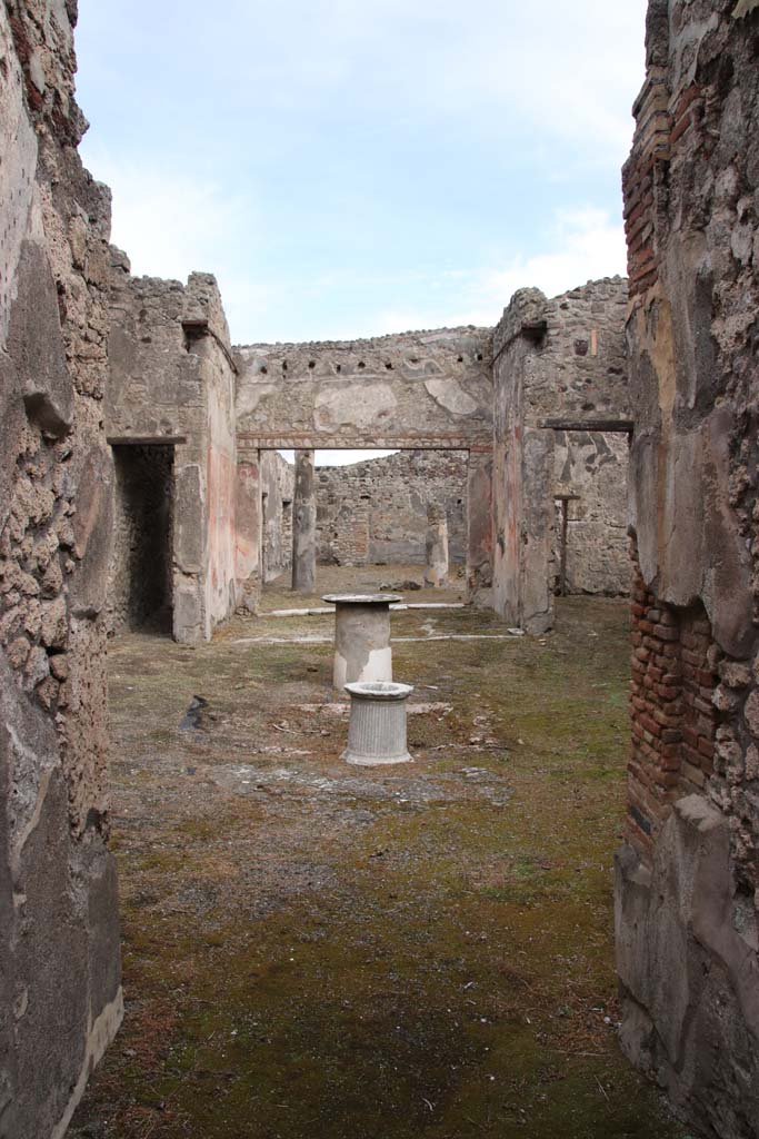 VI.14.40 Pompeii. October 2020. Looking east across atrium from entrance doorway.
Photo courtesy of Klaus Heese.