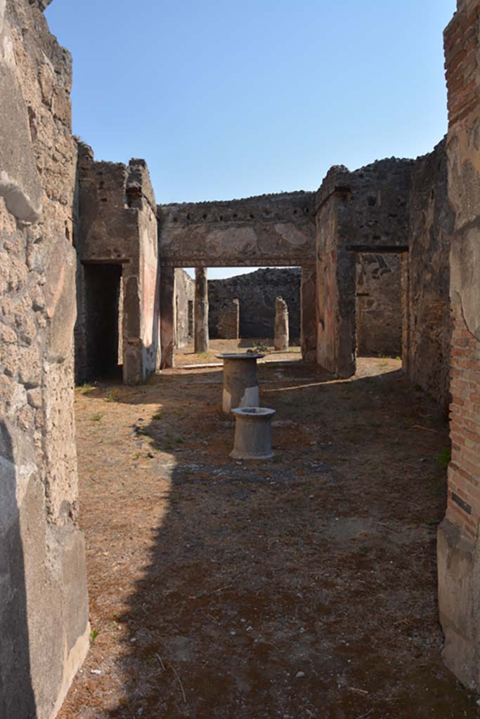VI.14.40 Pompeii. September 2019. Looking east across atrium from entrance corridor.
Foto Annette Haug, ERC Grant 681269 DÉCOR
