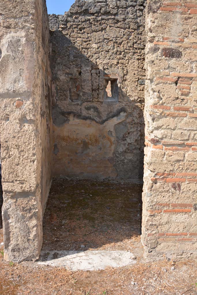 VI.14.40 Pompeii. September 2019. Looking west through doorway into cubiculum.
Foto Annette Haug, ERC Grant 681269 DÉCOR