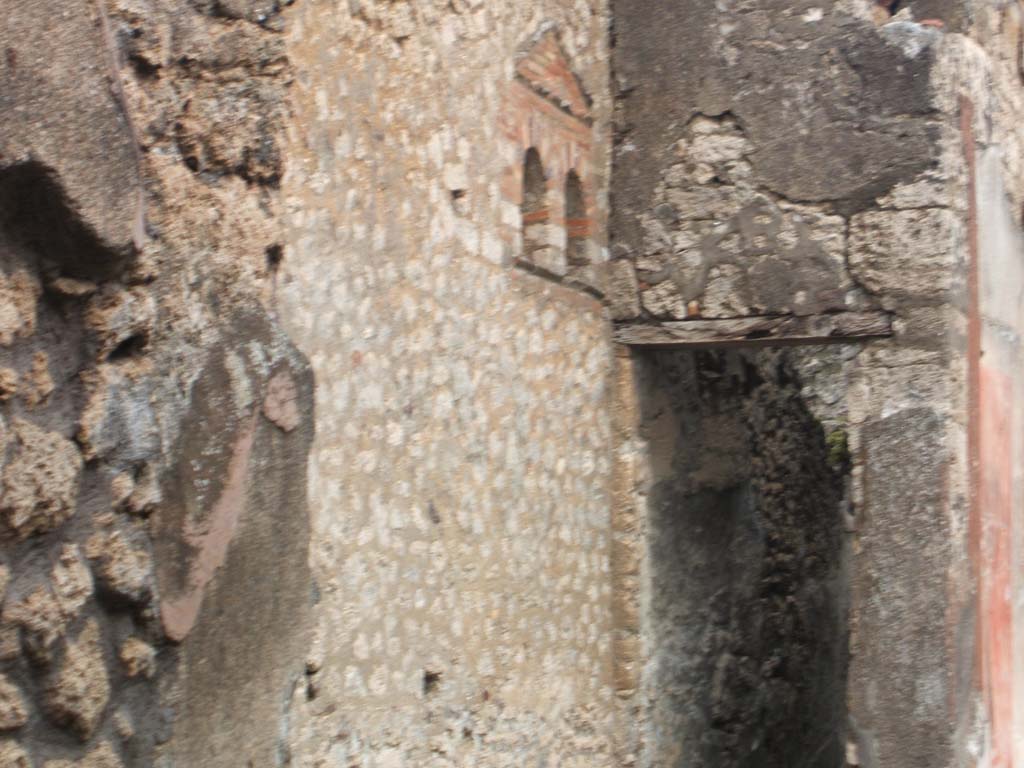 VI.14.40 Pompeii. December 2004. North wall of atrium, with doorway in north-east corner to corridor to rear.