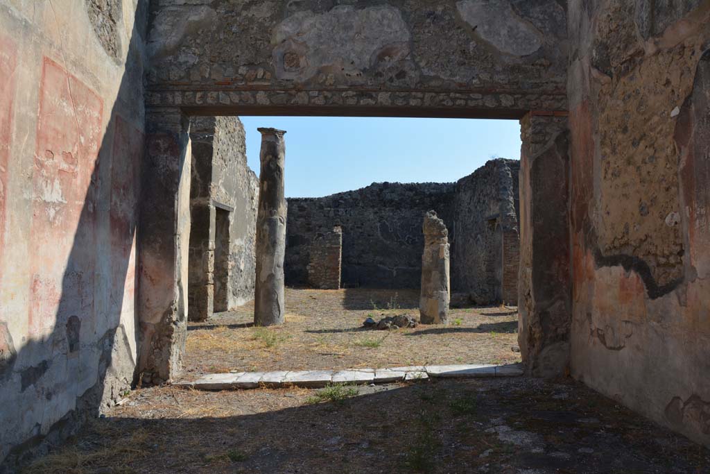VI.14.40 Pompeii. September 2019. Looking east across tablinum towards peristyle.
Foto Annette Haug, ERC Grant 681269 DÉCOR