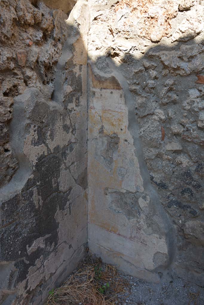 VI.14.40 Pompeii. September 2019. Lower north-west corner with detail from north wall.
Foto Annette Haug, ERC Grant 681269 DÉCOR