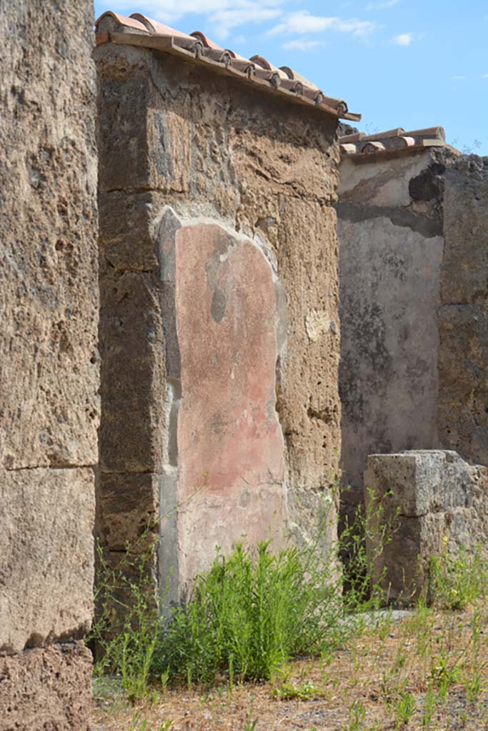 VI.14.43 Pompeii. July 2017. 
North wall of atrium between doorways to room 3, on left, and room 4, on right.
Foto Annette Haug, ERC Grant 681269 DÉCOR.