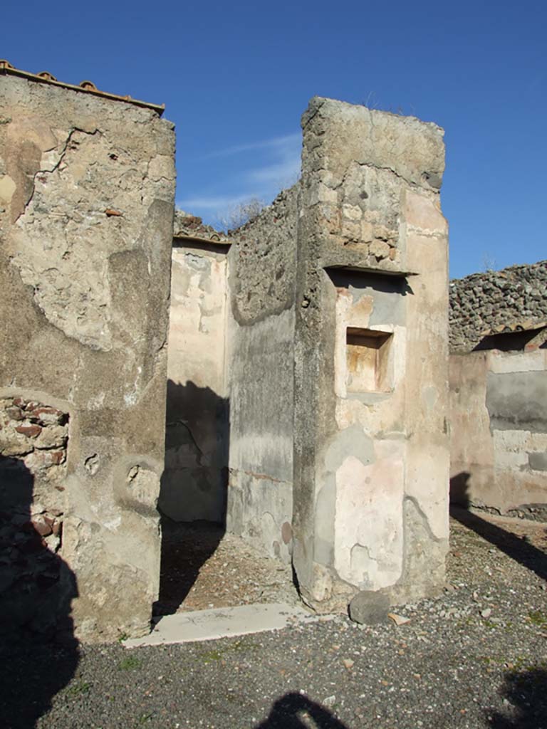VI.14.43 Pompeii. December 2007. Doorway to room 15, in west portico of peristyle.