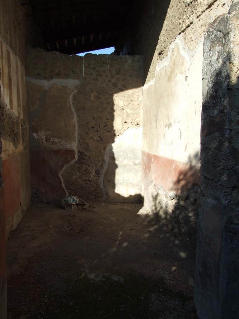 VI.14.43 Pompeii.  December 2007.  Room 19, cubiculum, looking towards north-east corner.
The floor in this room would have been formed of cocciopesto with marble chippings.