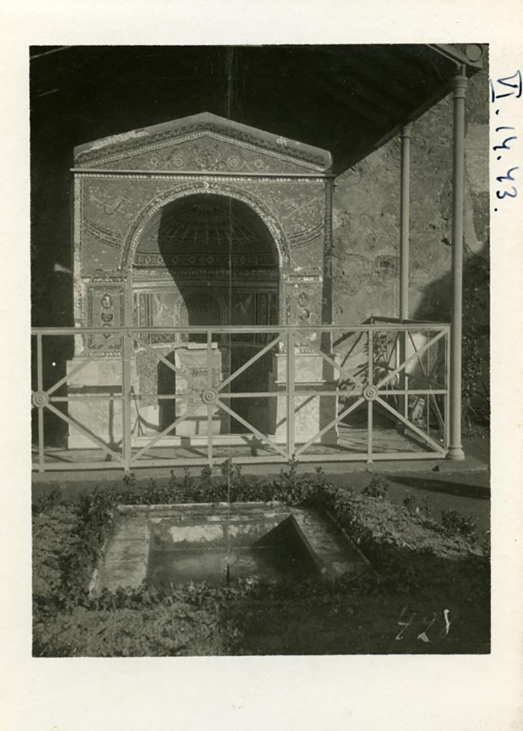 VI.14.43 Pompeii. Pre-1937-39. Room 14, looking east to mosaic fountain in garden area.  
Photo courtesy of American Academy in Rome, Photographic Archive. Warsher collection no. 428.