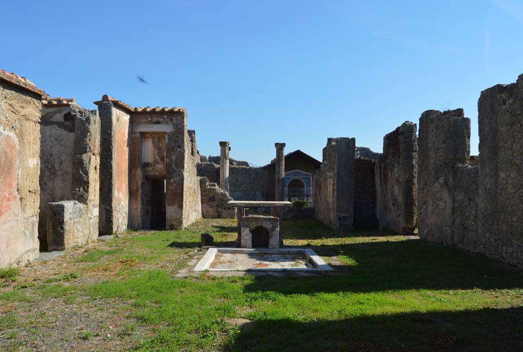 VI.14.43 Pompeii. October 2017. Room 1, looking east across atrium from entrance corridor.
Foto Taylor Lauritsen, ERC Grant 681269 DÉCOR.