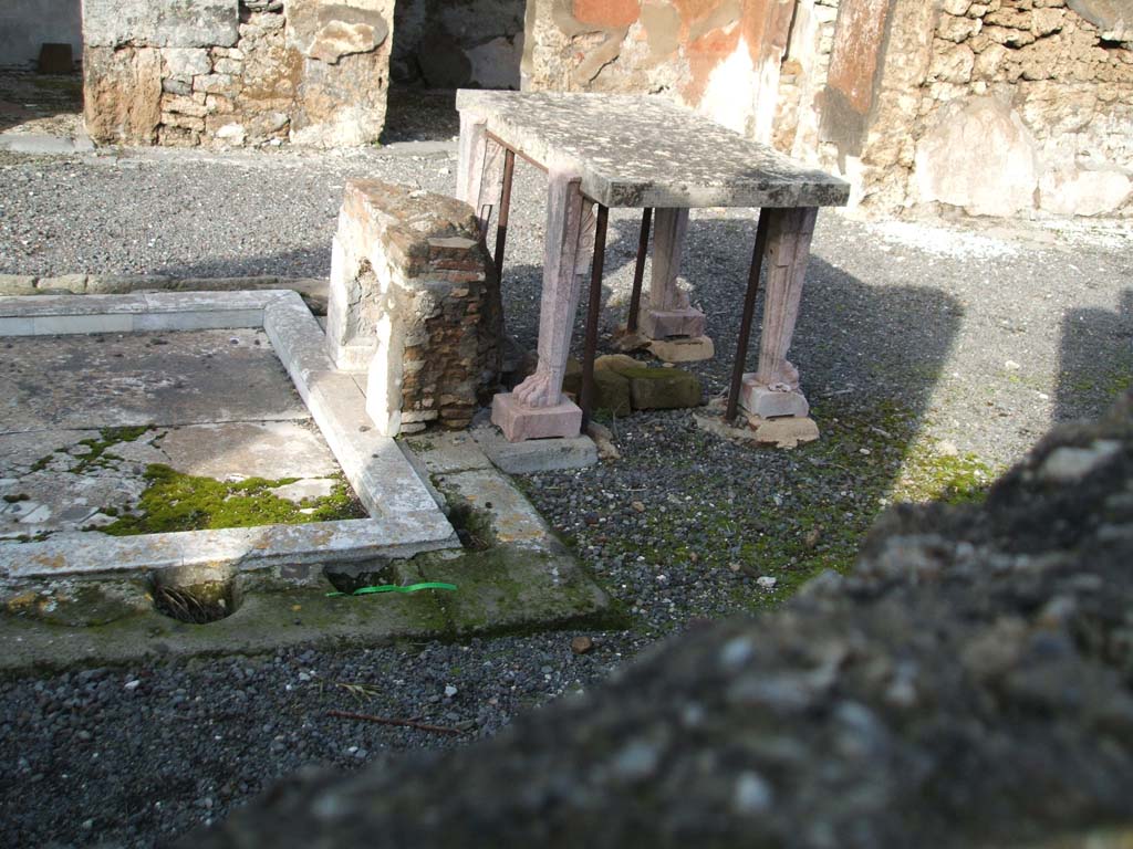 VI.14.43 Pompeii. December 2004. Room 1, looking north towards table next to impluvium in atrium.