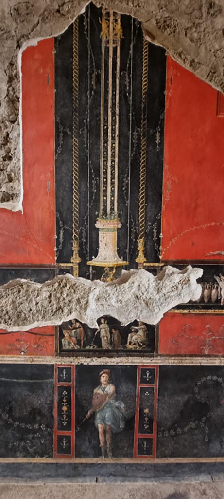 VI.15.1 Pompeii. January 2023. West wall on south side of central panel.
Detail from west wall on south side of panel with Cupid’s buying and selling wine.
Photo courtesy of Miriam Colomer.