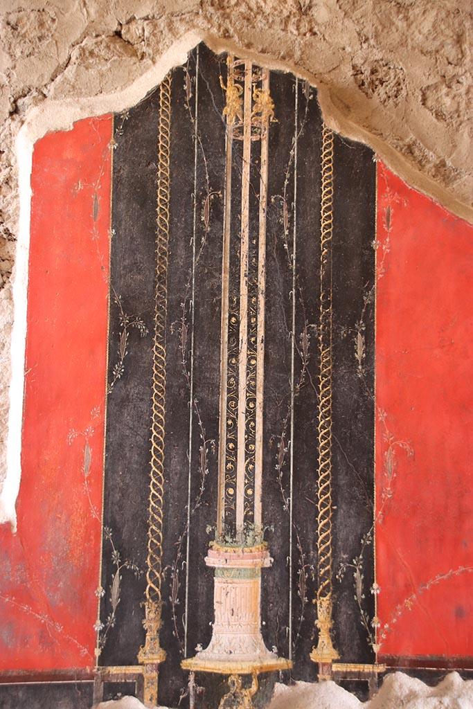 VI.15.1 Pompeii. October 2024.
Detail from west wall on south side of panel with Cupid’s buying and selling wine.
Photo courtesy of Klaus Heese.