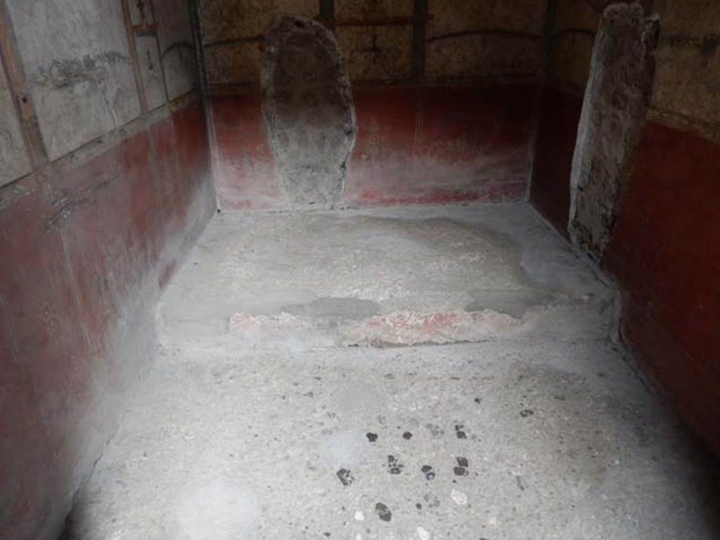 VI.15.1 Pompeii. May 2017. Recess for bed against north wall. Photo courtesy of Buzz Ferebee.