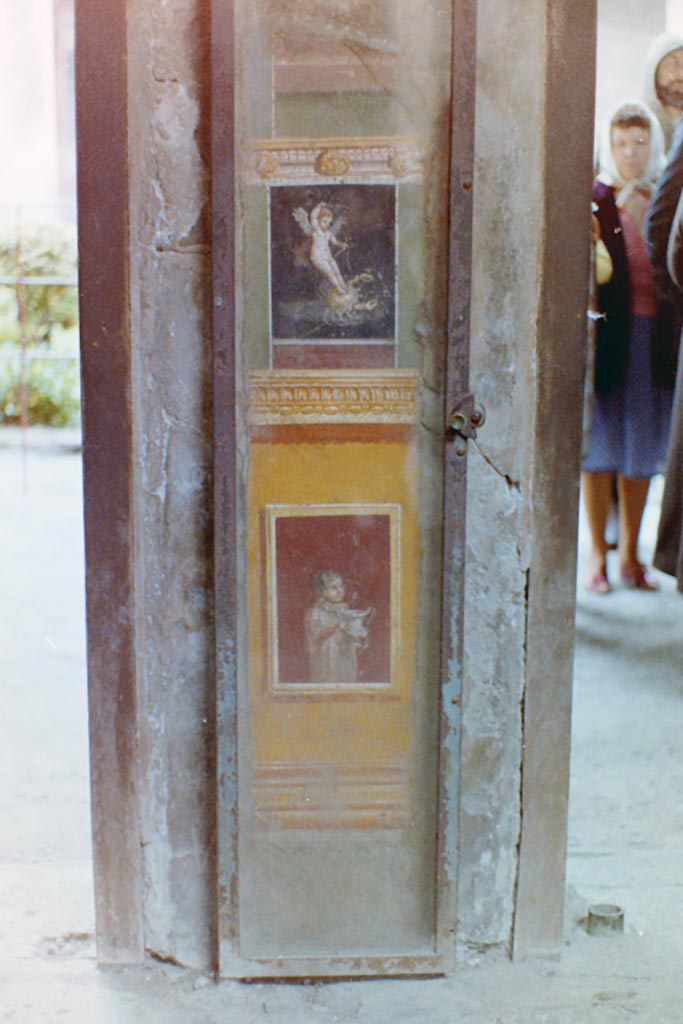 VI.15.1 Pompeii. 4th April 1980.
Detail of painted pillar between peristyle and atrium. Photo courtesy of Tina Gilbert.