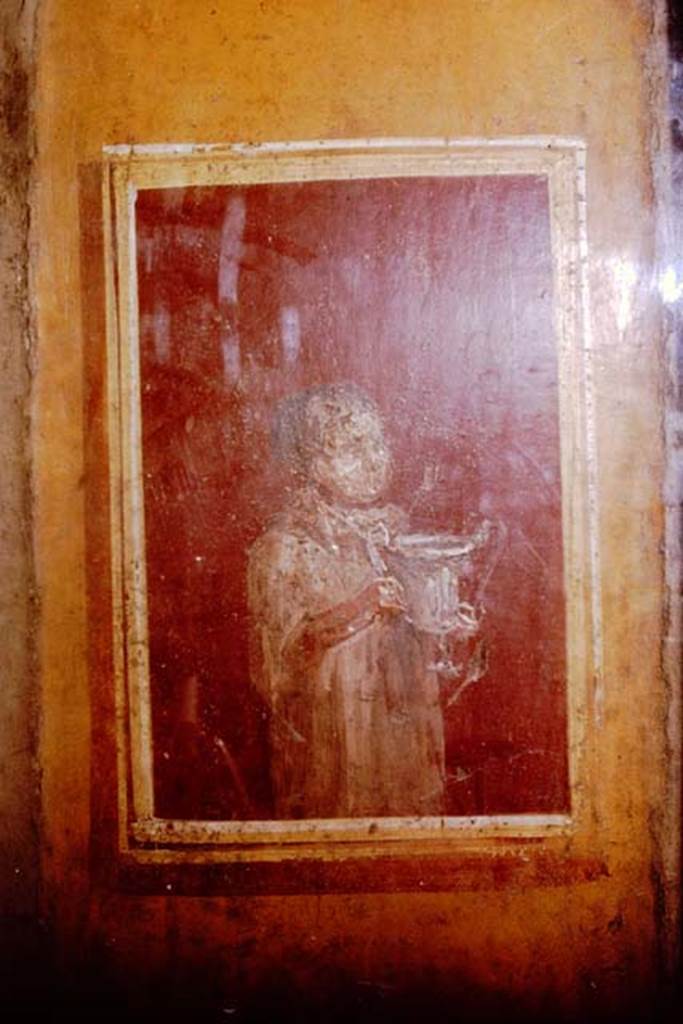 VI.15.1 Pompeii. 1961. Detail of painted pillar between peristyle and atrium with figure holding a cup. Photo by Stanley A. Jashemski.
Source: The Wilhelmina and Stanley A. Jashemski archive in the University of Maryland Library, Special Collections (See collection page) and made available under the Creative Commons Attribution-Non Commercial License v.4. See Licence and use details.
J61f0423