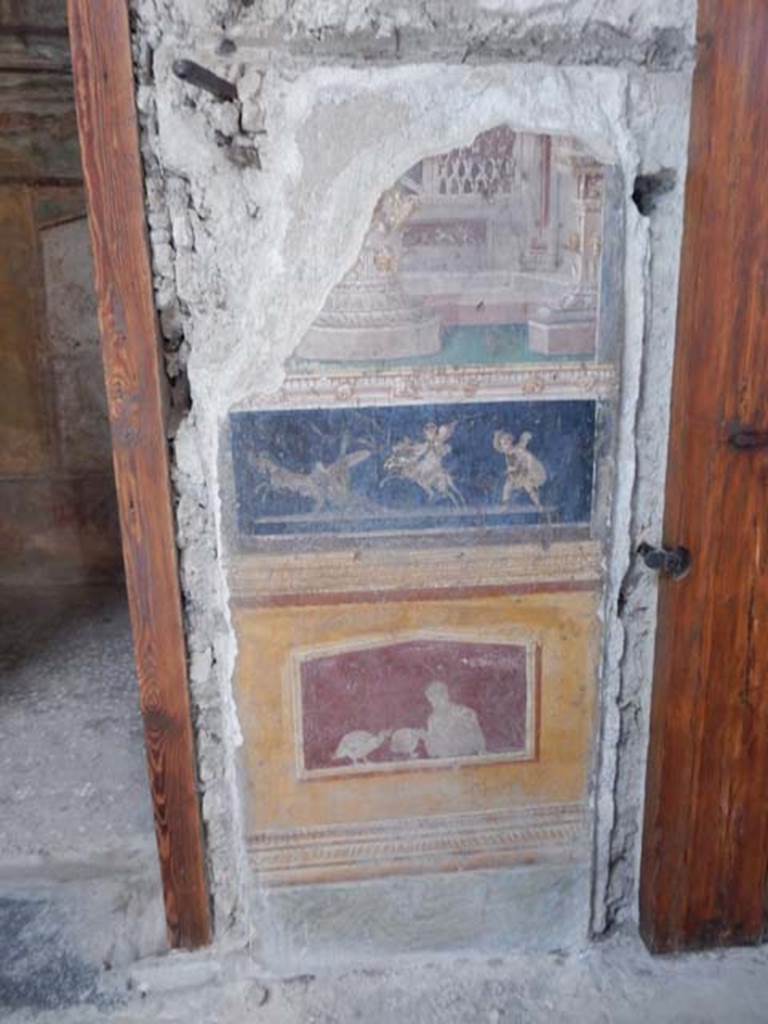 VI.15.1 Pompeii. May 2017.
Painted panels in atrium between doorways to bedroom on left of main entrance and oecus on south side.
Photo courtesy of Buzz Ferebee.