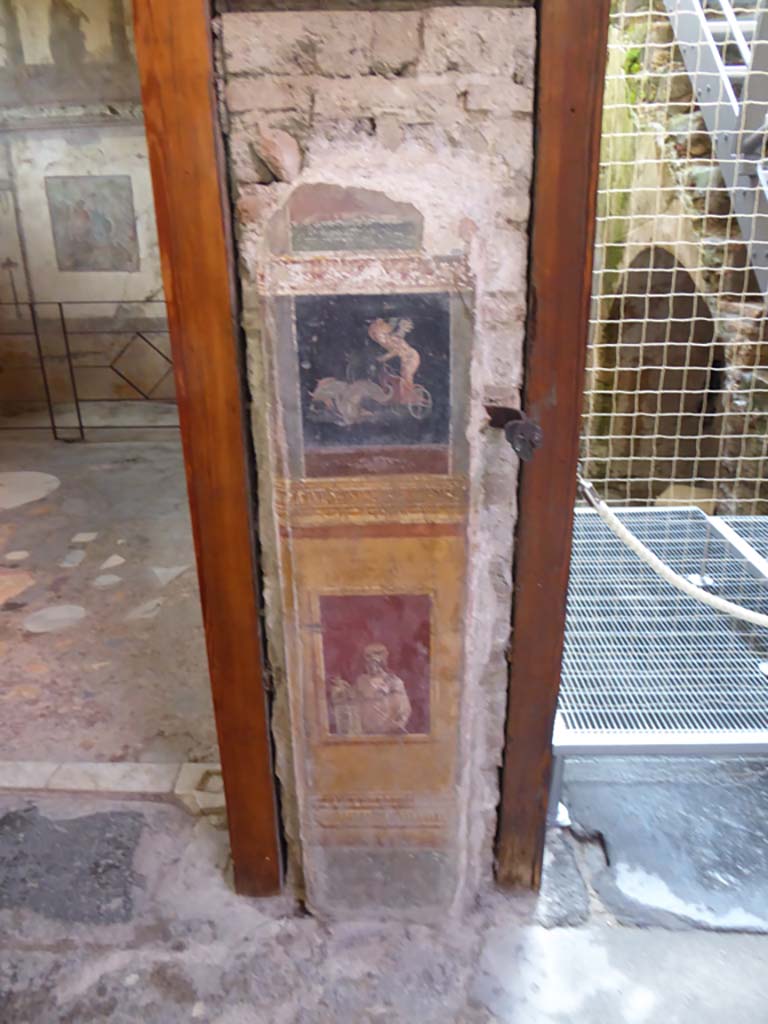 VI.15.1 Pompeii. January 2017.
Looking south towards painted decoration on wall of atrium between oecus and doorway leading to VI.15.27.
Foto Annette Haug, ERC Grant 681269 DÉCOR.