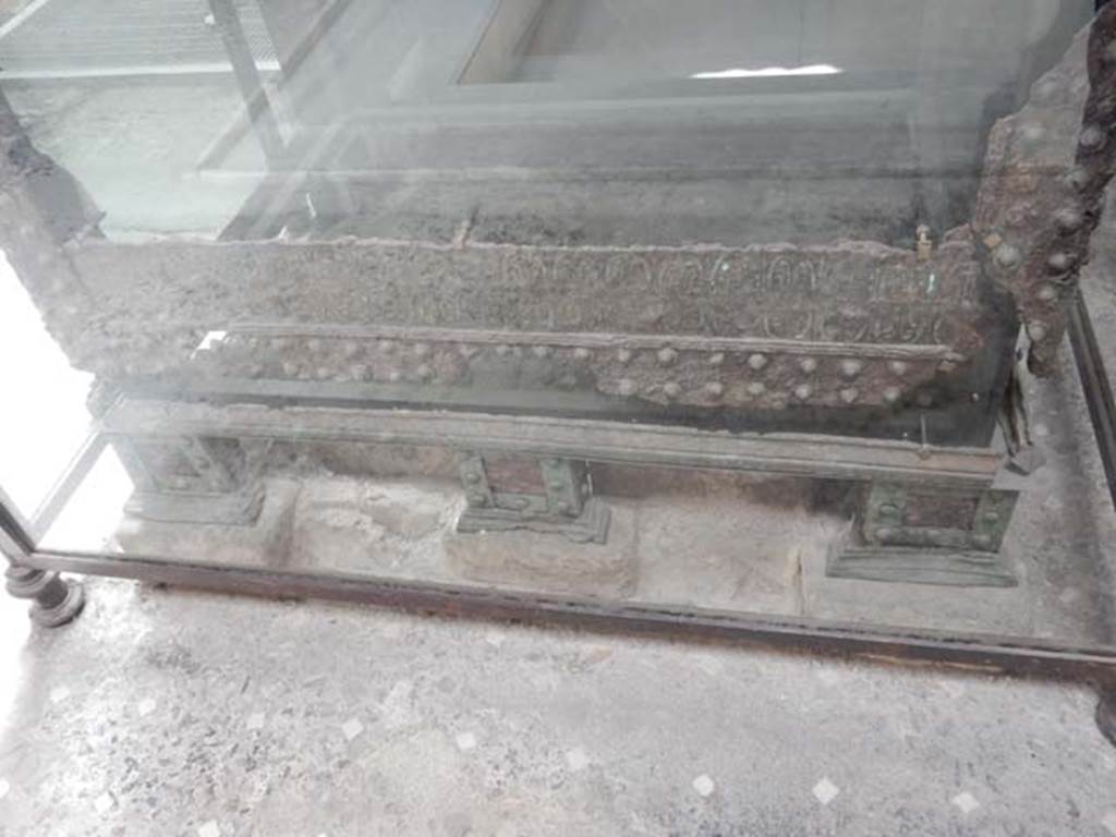 VI.15.1 Pompeii. May 2017. Detail of iron and bronze strong-box on south side of atrium. Photo courtesy of Buzz Ferebee.