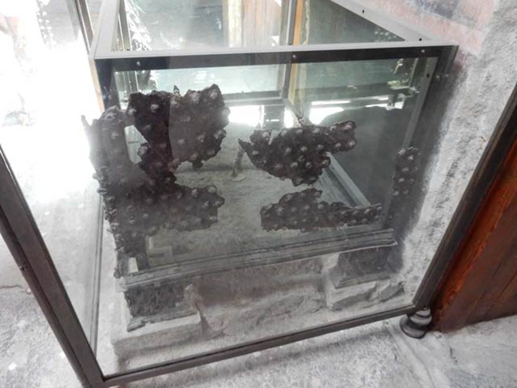 VI.15.1 Pompeii. May 2017. West side of iron and bronze strongbox or safe from south side of atrium. Photo courtesy of Buzz Ferebee.