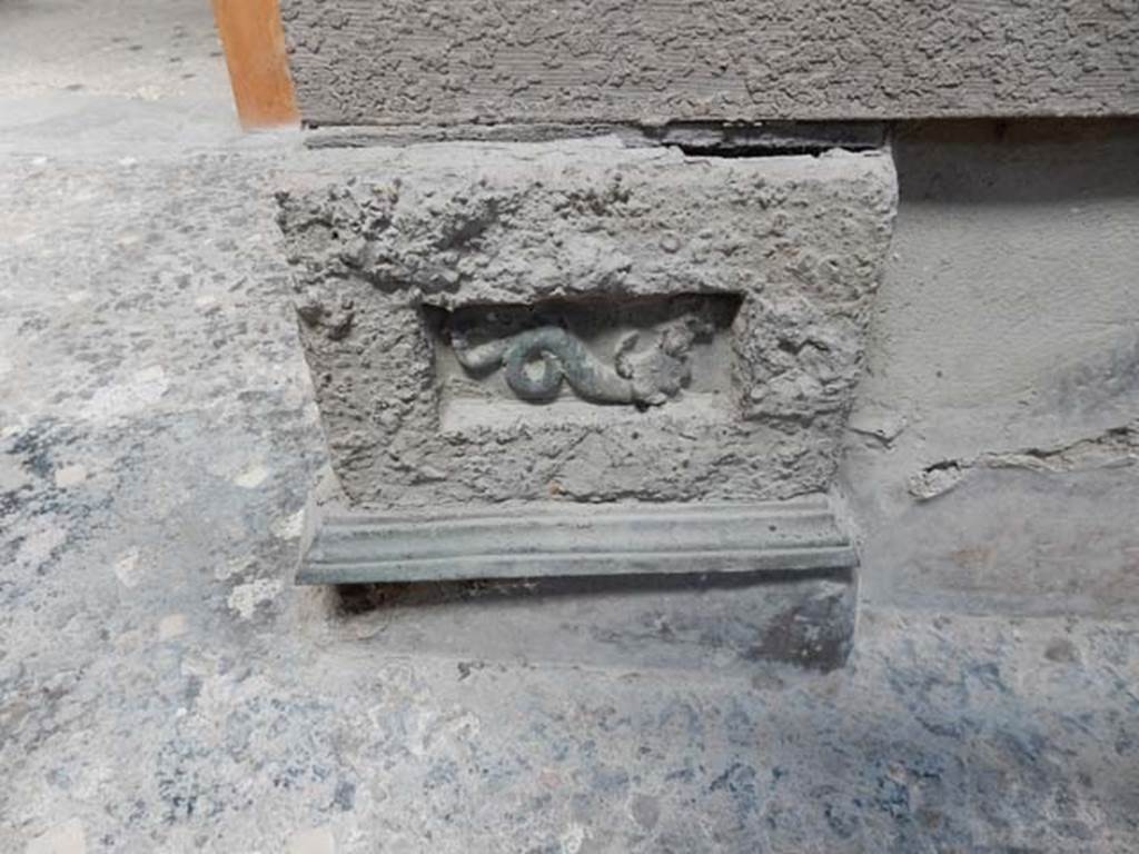 VI.15.1 Pompeii. May 2017. Decoration from remains of strong box. Photo courtesy of Buzz Ferebee.