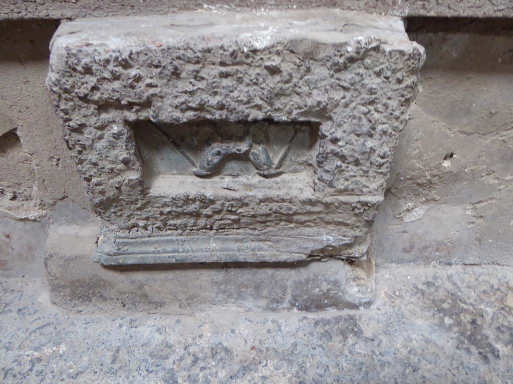 VI.15.1 Pompeii. January 2017. North side of atrium, decoration from remains of strong box in centre.
Foto Annette Haug, ERC Grant 681269 DÉCOR.