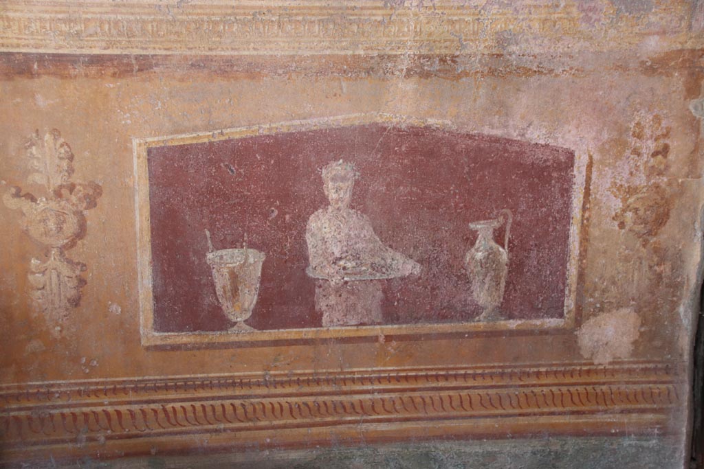VI.15.1 Pompeii. October 2023.
North side of atrium, detail of painted panel on lower east side of masonry base for strongbox. Photo courtesy of Klaus Heese.