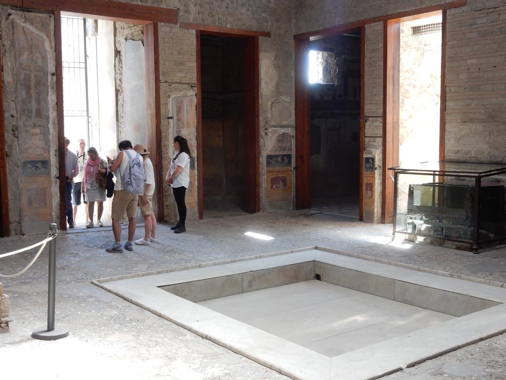 VI.15.1 Pompeii. May 2017.
Looking south-east across atrium, with doorway to bedroom on left of main entrance, in centre of photo. Photo courtesy of Buzz Ferebee.