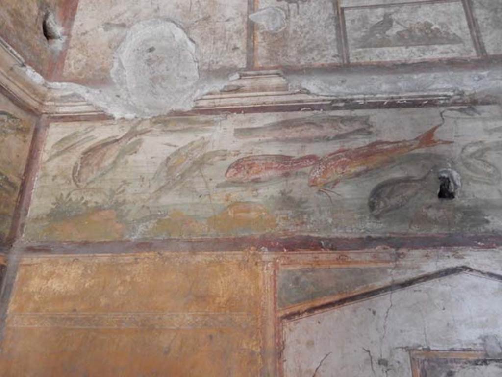 VI.15.1 Pompeii. May 2017. Detail of frieze at north end of east wall of bedroom on left of main entrance. Photo courtesy of Buzz Ferebee.