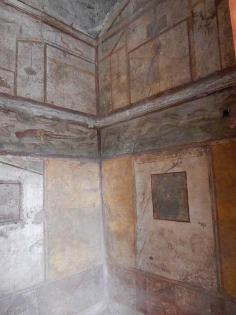 VI.15.1 Pompeii. May 2017. Looking towards south-east corner of bedroom on left of main entrance. Photo courtesy of Buzz Ferebee.