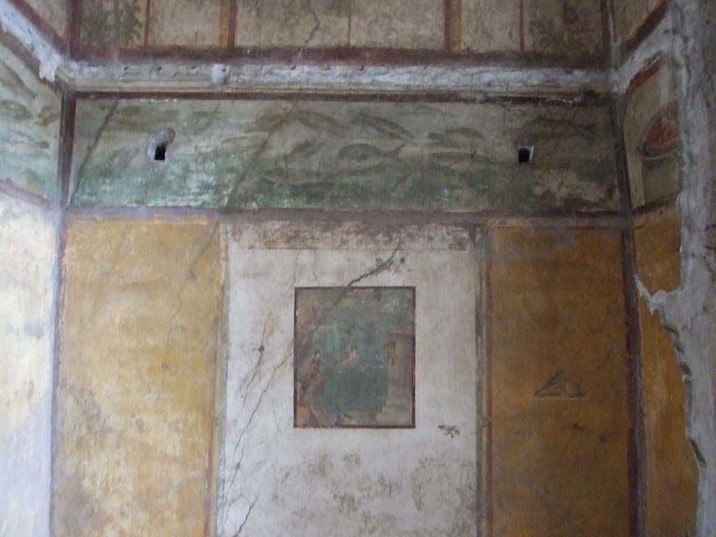 VI.15.1 Pompeii. December 2006. South wall with frieze showing fish and marine life.