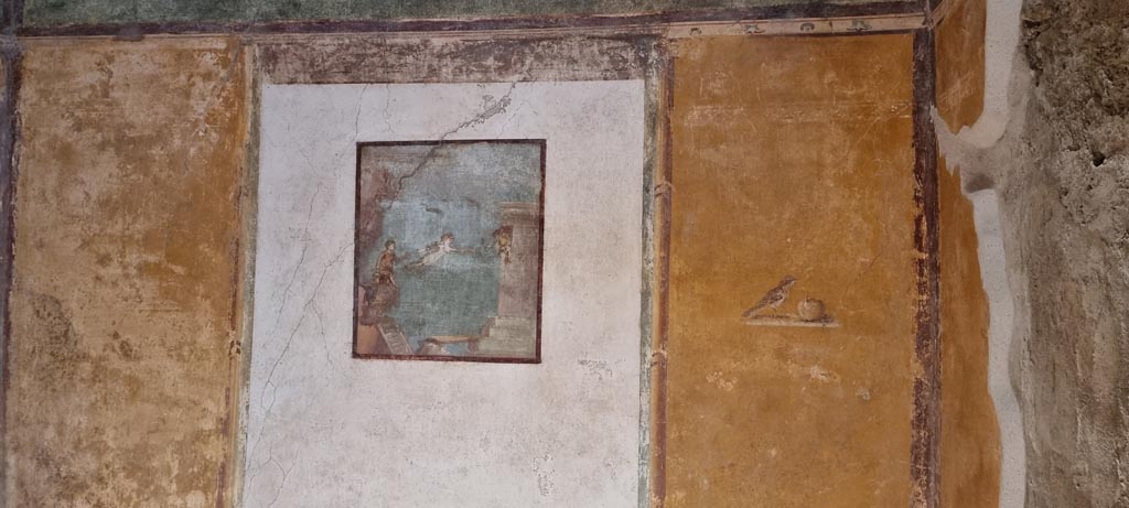 VI.15.1 Pompeii. January 2023.
Central panels on south wall of bedroom, with painting of Leander swimming towards his beloved Hero in her tower.
Photo courtesy of Miriam Colomer.