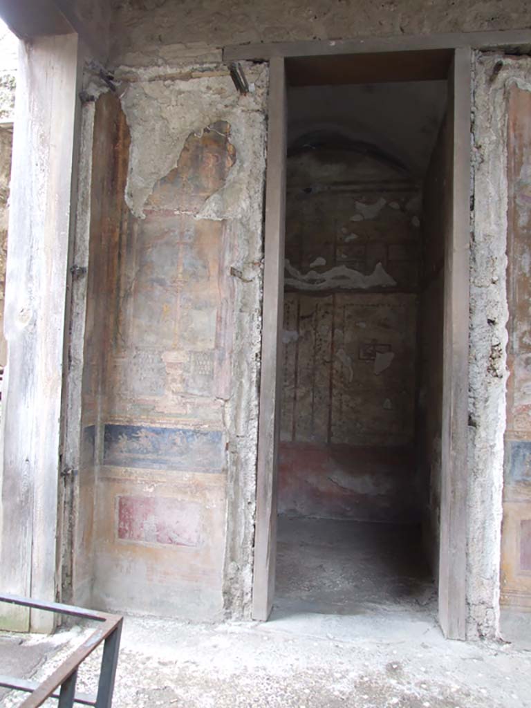 VI.15.1 Pompeii. December 2006.
Looking east towards doorway in atrium, into bedroom (k) to north of main entrance.