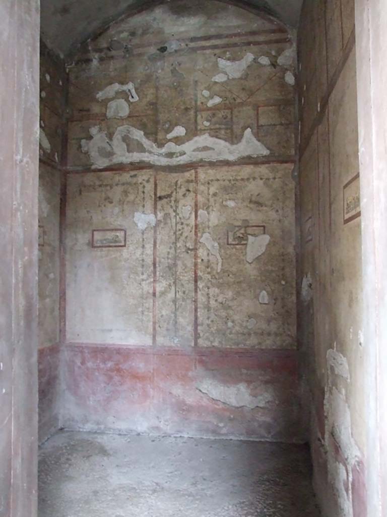 VI.15.1 Pompeii. December 2006.
Looking towards east wall into bedroom with bird paintings, in north-east corner of atrium.
(PPM – room k)