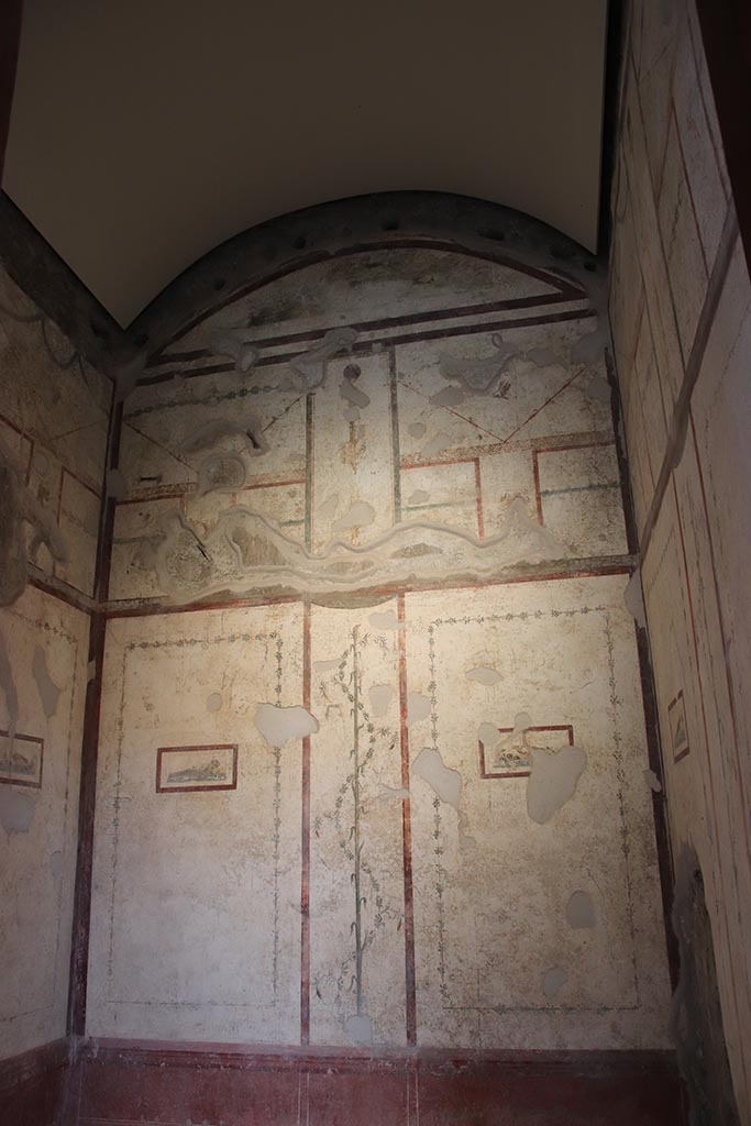 VI.15.1 Pompeii. October 2024. Cubiculum k, east wall. Photo courtesy of Klaus Heese.