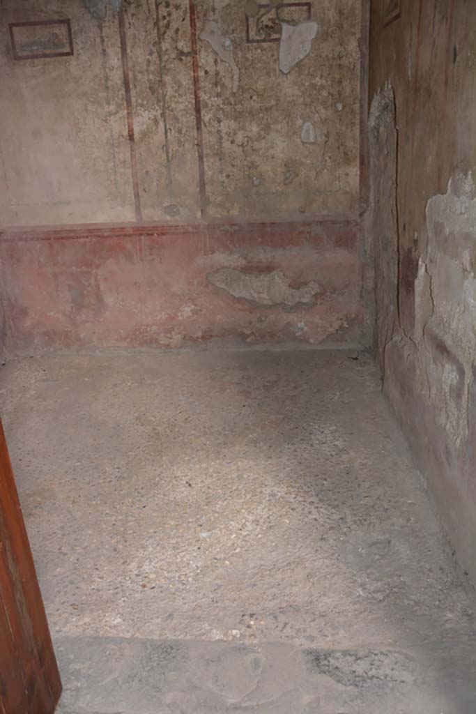 VI.15.1 Pompeii. July 2017. Looking east towards south-east corner from doorway.
Foto Annette Haug, ERC Grant 681269 DÉCOR.