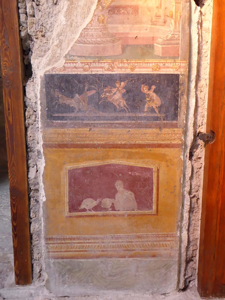 VI.15.1 Pompeii. January 2017.
East wall of atrium, detail of painted decoration between doorways to bedroom on left of main entrance and oecus on south side.
Foto Annette Haug, ERC Grant 681269 DÉCOR.
