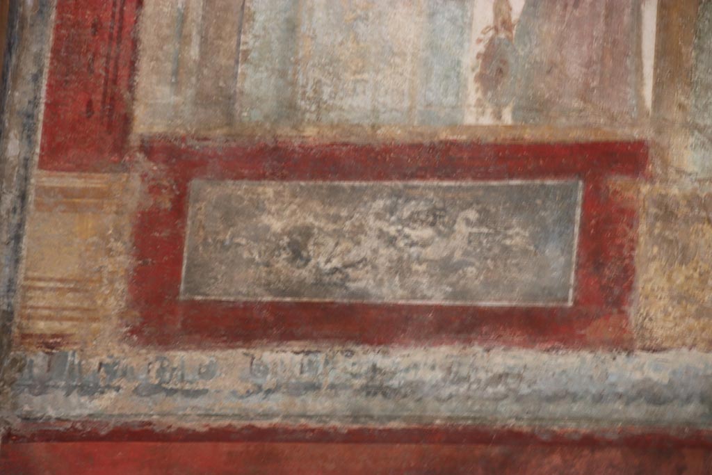 VI.15.1 Pompeii. October 2023.
Upper east wall of exedra, detail from panel at north end. Photo courtesy of Klaus Heese.
