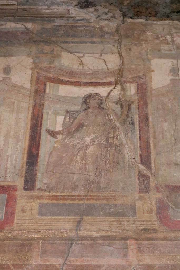 VI.15.1 Pompeii. December 2018.
Detail of painting in centre on upper east wall of exedra. Photo courtesy of Aude Durand.