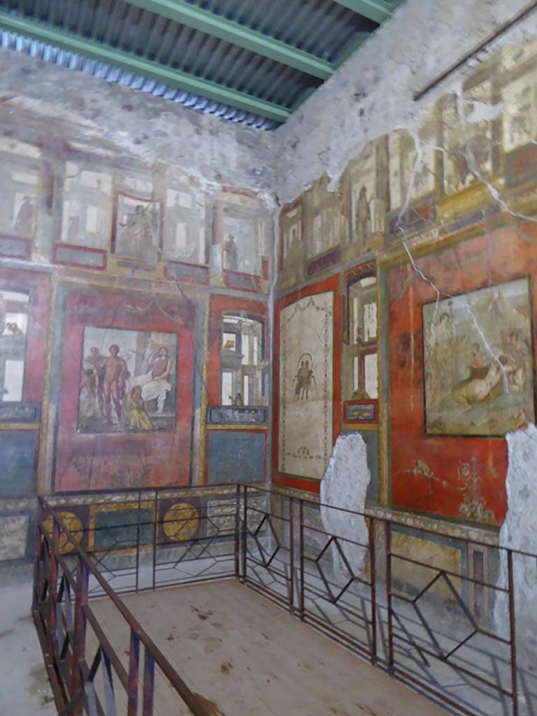 VI.15.1 Pompeii. January 2017. Looking towards the south-east corner of the exedra.
Foto Annette Haug, ERC Grant 681269 DÉCOR.