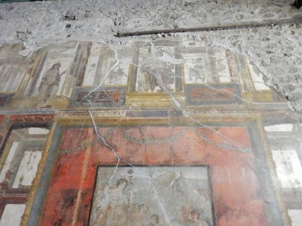 VI.15.1 Pompeii. May 2017. Upper south wall of the exedra. Photo courtesy of Buzz Ferebee.