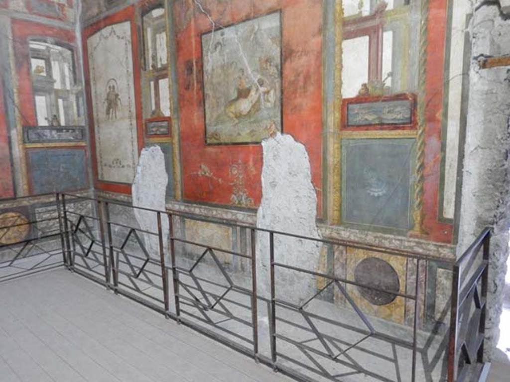 VI.15.1 Pompeii. May 2017. South wall of the exedra. Photo courtesy of Buzz Ferebee.