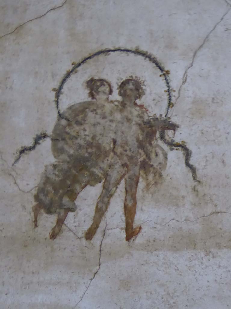 VI.15.1 Pompeii. January 2017.
South wall of exedra, in south-east corner, with painting of two floating figures.
Foto Annette Haug, ERC Grant 681269 DÉCOR.