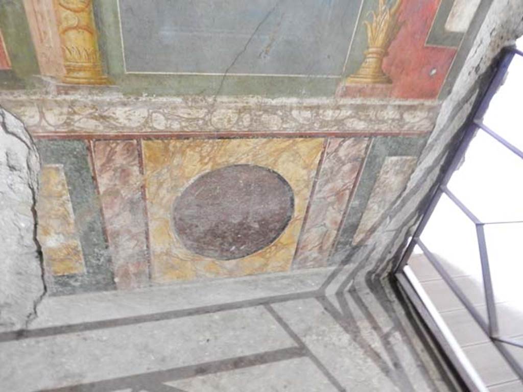 VI.15.1 Pompeii. May 2017. Painted lower panel (zoccolo) of west end of south wall
Photo courtesy of Buzz Ferebee.