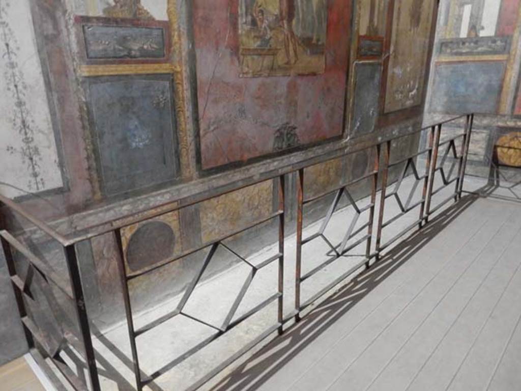 VI.15.1 Pompeii. May 2017. Lower north wall of exedra. Photo courtesy of Buzz Ferebee.