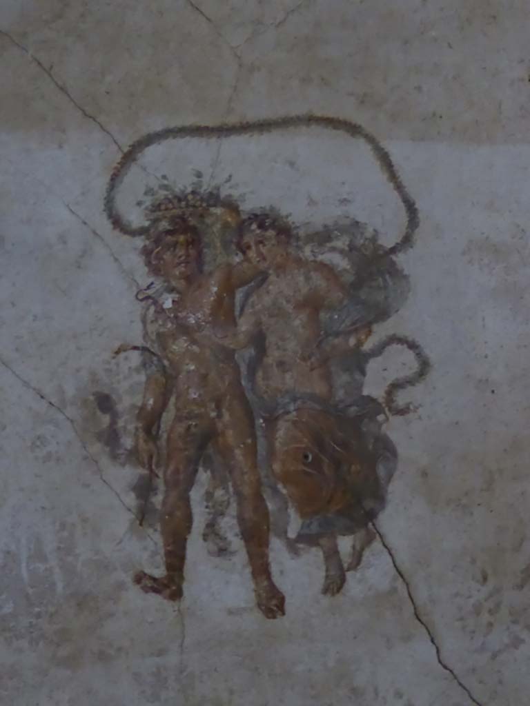 VI.15.1 Pompeii. January 2017.
North wall of exedra, east panel, with detail of painting of two floating figures.
Foto Annette Haug, ERC Grant 681269 DÉCOR.