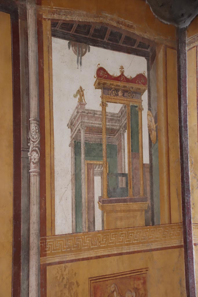 VI.15.1 Pompeii. October 2023.
Architectural wall painting on north wall at east end of exedra. Photo courtesy of Klaus Heese.