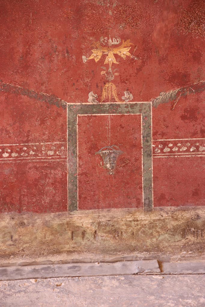 VI.15.1 Pompeii. October 2024.
Lower north wall of exedra, detail from zoccolo at east end of wall. Photo courtesy of Klaus Heese.