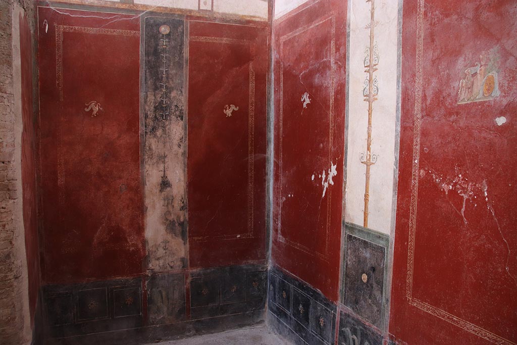 VI.15.1 Pompeii. October 2024.
Small peristyle/garden “s”, looking towards west wall at north end and north-west corner. Photo courtesy of Klaus Heese.