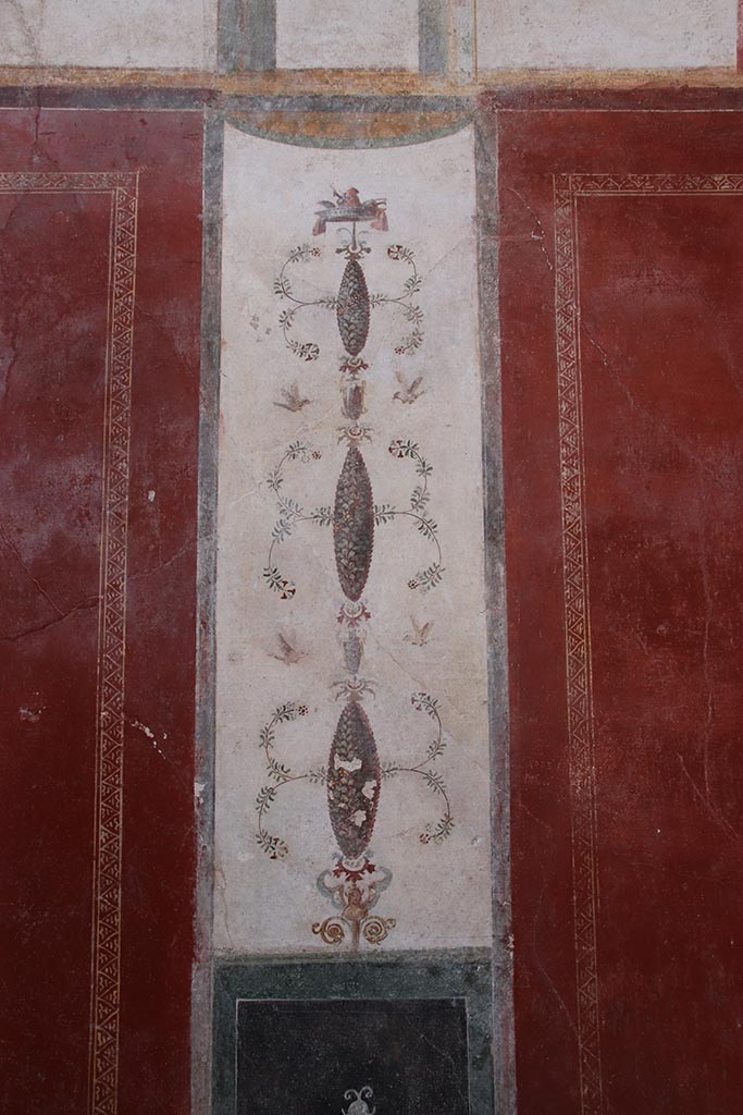 VI.15.1 Pompeii. October 2024.
Peristyle garden “s”. Painted decoration from north wall. Photo courtesy of Klaus Heese.