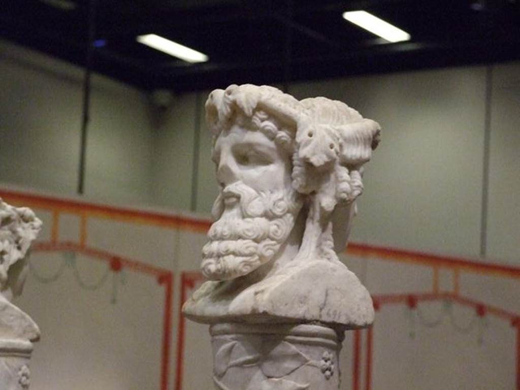 VI.15.1 Pompeii. Double bust of Dionysus and Ariadne at the top of a herm. SAP 691. Photographed at “A Day in Pompeii” exhibition at Melbourne Museum. September 2009.