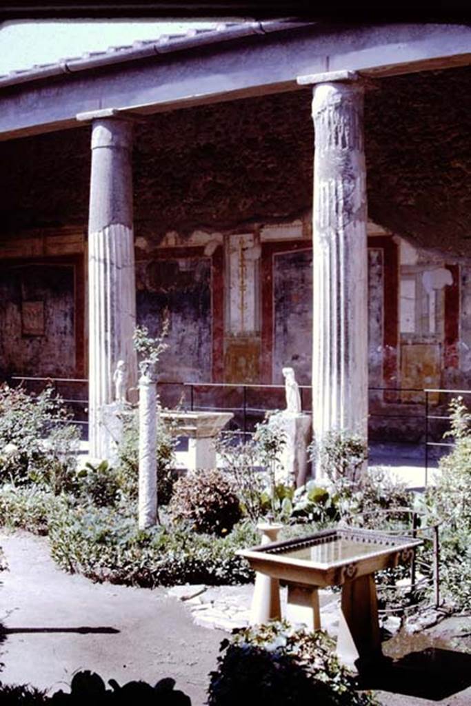 VI.15.1 Pompeii, 1968. Looking towards the west portico. Photo by Stanley A. Jashemski.
Source: The Wilhelmina and Stanley A. Jashemski archive in the University of Maryland Library, Special Collections (See collection page) and made available under the Creative Commons Attribution-Non Commercial License v.4. See Licence and use details.
J68f0678
